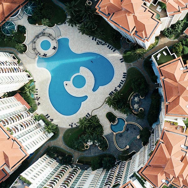 website-hospitality-contentcard-brochure-hotelsandresorts