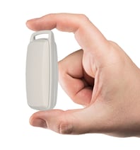 Inpixon-Personnel-Tag-hand-cr